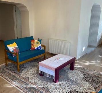 Ayvalik City Center Apartment | Ayvalık Çamlıkta bahçeli, ferah ev