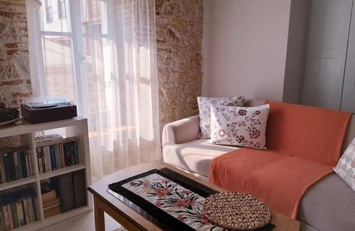 Ayvalik City Center House | Ayvalık merkezde eski taş rumevi