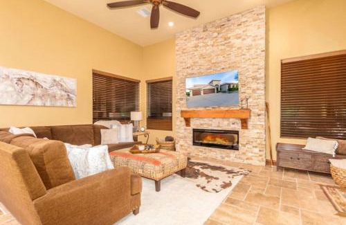 Fountain Hills House | AZ Desert Views Pool Spa Sleep 8