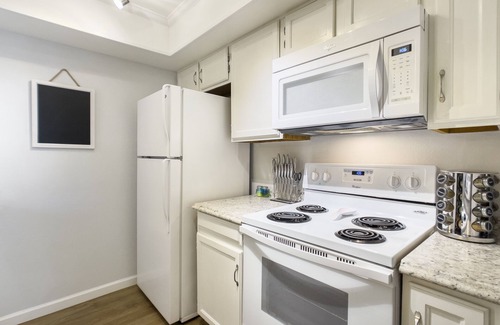 Tempe Condo | AZ Sunset-PRIME location-Tempe-Mesa-Phoenix-Close to Freeways- King Bed!