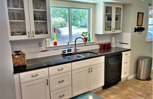 Henrico House | Azalea Acre on Pea Hill Creek! Hidden gem with fantastic views!