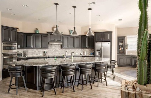 Gilbert House | Azalea Palms: Luxe Home, Putt, Pool, Spa, Firepit