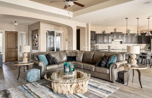 Gilbert House | Azalea Palms: Luxe Home, Putt, Pool, Spa, Firepit