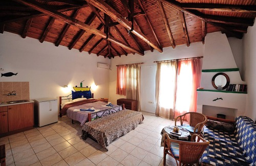 Skiathos Town House | Azalea Studios