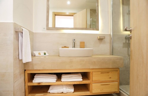 Stuka Hotel | Azembay