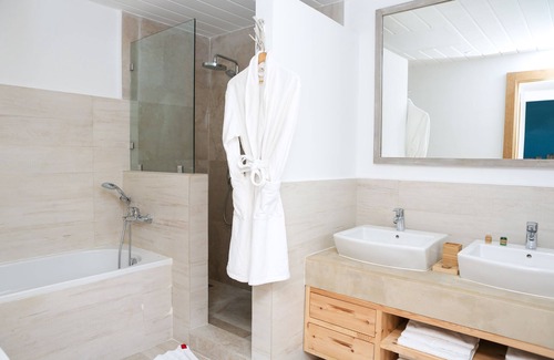 Stuka Hotel | Azembay
