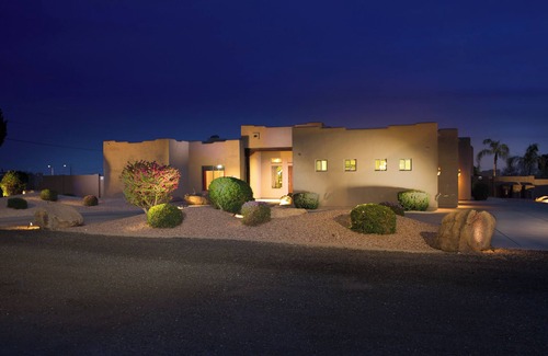 Peoria House | AzFunVacation -Pool, Hot Tub, Games, Private Space away from neighbors 1.3 Acre+