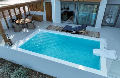 Nafplio Villa | AZIZA luxury suite