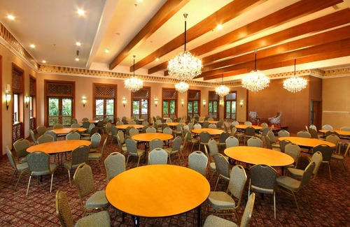 Surakarta Hotel | Aziza Syariah Hotel Solo by Horison