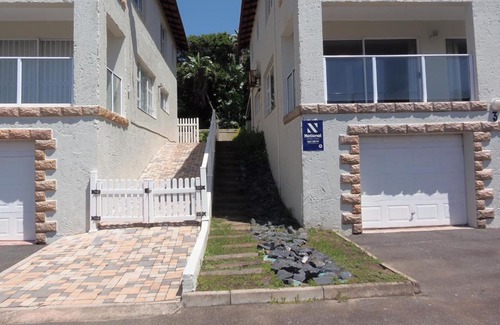 Shelly Beach Apartment | Azriel 3