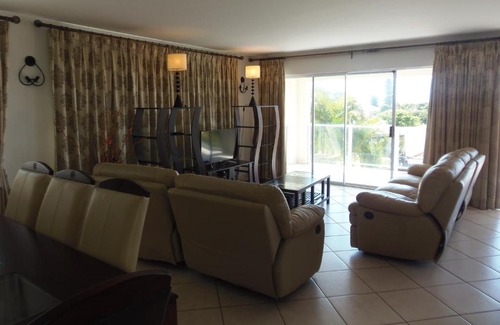 Shelly Beach Apartment | Azriel 3