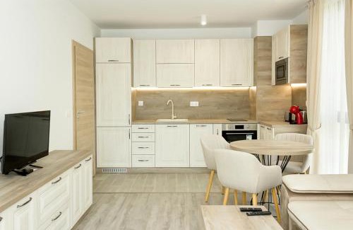 Saints Constantine and Helena Apartment | Azur Delux -1BD Flat with Parking & Pool by Flat Mаnаger
