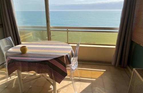 Villeneuve Loubet Beach Apartment | Azur Bleu