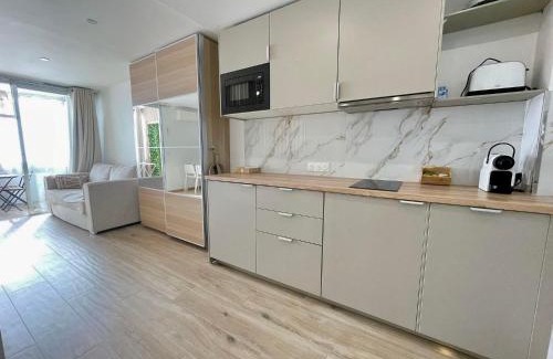 Saint-Laurent-du-Var Apartment | Azur & Chill - à proximité Mer Train Bus Aéroport