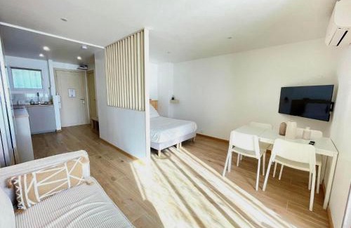 Saint-Laurent-du-Var Apartment | Azur & Chill - à proximité Mer Train Bus Aéroport