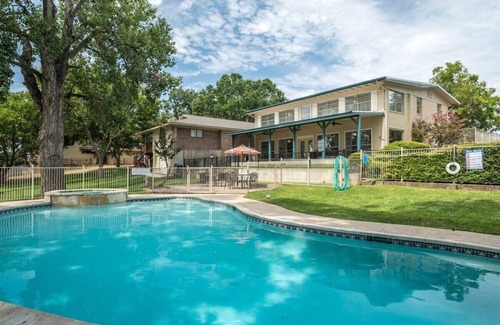 Kingsland House | Azure 1-Lakefront w/Shared Pool, Dock, & Fire Pit