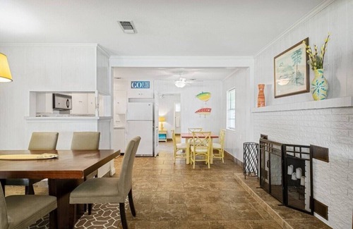 Kingsland House | Azure 2- Lakefront w/Shared Pool & Dog Friendly