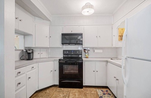 Kingsland House | Azure 2- Lakefront w/Shared Pool & Dog Friendly