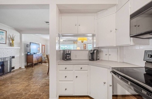 Kingsland House | Azure 2- Lakefront w/Shared Pool & Dog Friendly