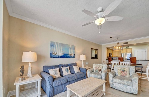 Fort Walton Beach Condo | Azure 614 Top-Floor Beachfront Condo with Amazing Views