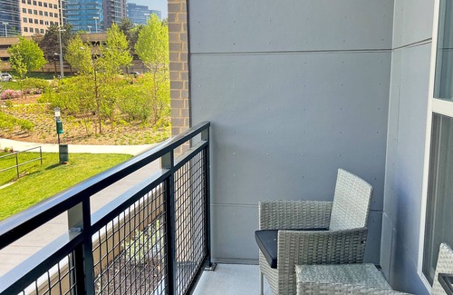 McLean Apartment | Azure Escape 2BR/2BTH: Tysons Oasis with Gym/Pool/Huddle Rooms + Parkingn