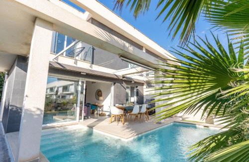 Puerto Marino Ski Chalet | Azure Escape Villa, Gran Alacant by United Renters
