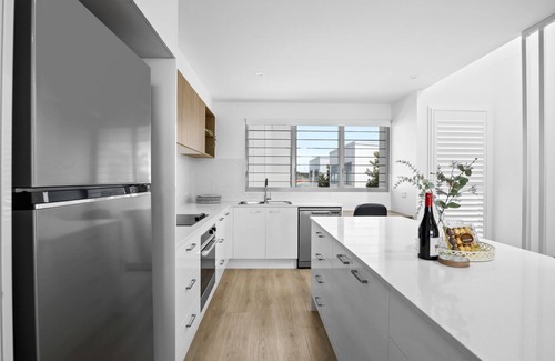 Maroochydore Apartment | Azure Riverside DeluxeTownhouse