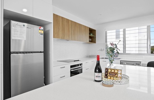 Maroochydore Apartment | Azure Riverside DeluxeTownhouse