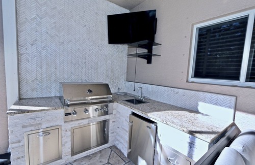 Naples House | Azure Sky Spacious 5-bedroom house with WiFi and AC in enchanting Naples