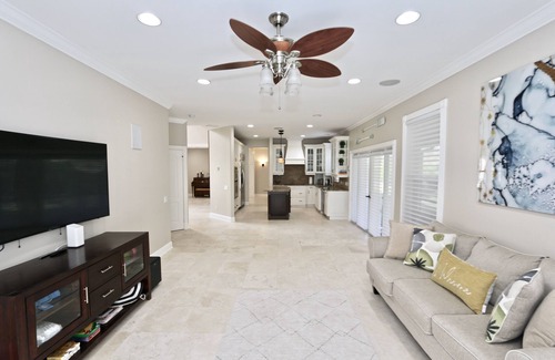Naples House | Azure Sky Spacious 5-bedroom house with WiFi and AC in enchanting Naples