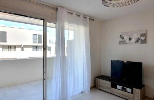 Serignan Apartment | Azzo