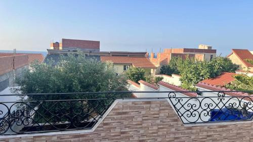 Toudja Villa | BÉHMÂNÊ BÊÀCh