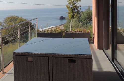 Theoule-sur-Mer Apartment | B - 3 rooms 2 bathrooms with sea view and terrace 7 mn from the beach
