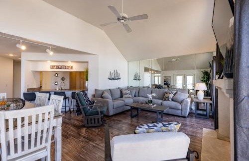 Table Rock Villa | B 32-1 Spacious Villa Close to Pool