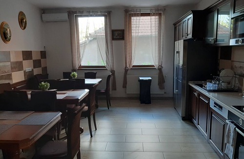 Oradea Villa | B&B Apartment near Shopping Center