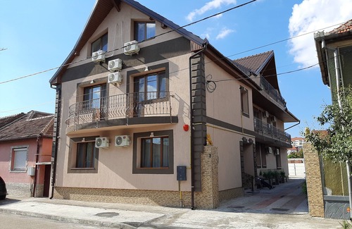 Oradea Villa | B&B Apartment near Shopping Center
