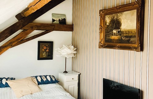 Larochemillay Bed & Breakfast | B&B at Résidence des Artistes. Luxurious, very quiet residence with excellent cuisine