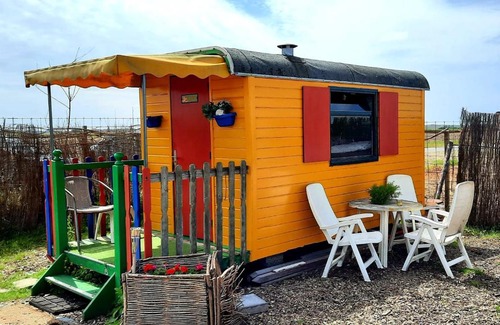 Municipality of Den Helder Bed & Breakfast | B&B boerderij rust, in pipowagens!