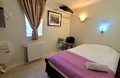 Innri-Njarthvik Bed & Breakfast | B&B Guesthouse - Bed and Breakfast Keflavik Centre