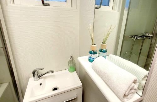 Innri-Njarthvik Bed & Breakfast | B&B Guesthouse - Bed and Breakfast Keflavik Centre
