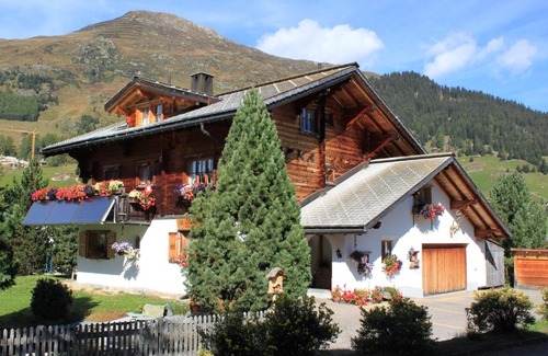 Davos-Dorf Bed & Breakfast | B&B Haus im Sand