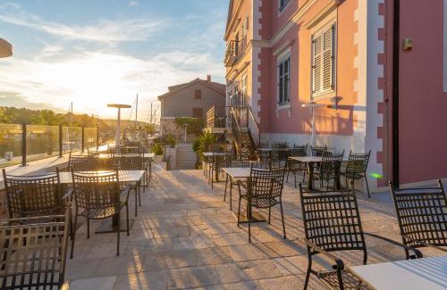 Stari Grad Bed & Breakfast | B&B Heritage Villa Apolon
