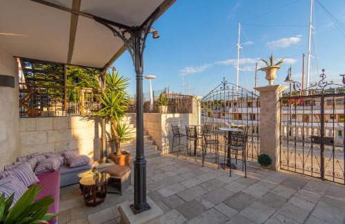 Stari Grad Bed & Breakfast | B&B Heritage Villa Apolon