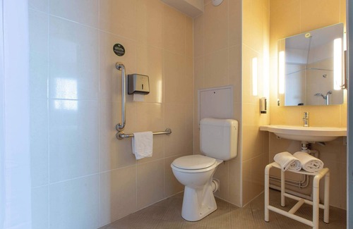 Nouan-sur-Loire Hotel | B&B HOTEL Blois Sud Vineuil