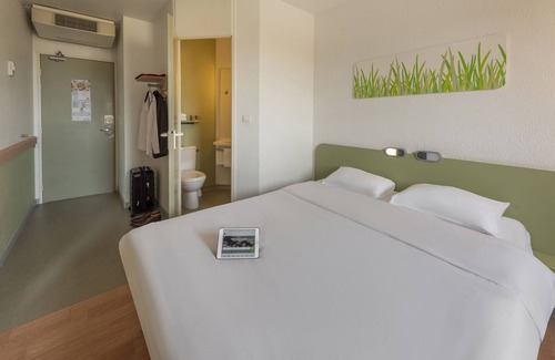 Calais Frethun Hotel | B&B HOTEL Calais Terminal Cité de l'Europe 2 étoiles