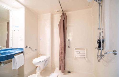Calais Frethun Hotel | B&B HOTEL Calais Terminal Cité de l'Europe 2 étoiles