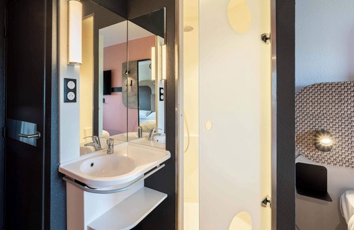 Calais Frethun Hotel | B&B HOTEL Calais Terminal Cité de l'Europe 3 étoiles