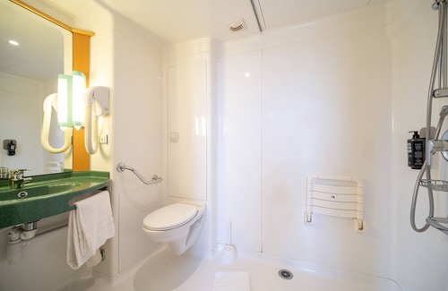 Calais Frethun Hotel | B&B HOTEL Calais Terminal Cité de l'Europe 3 étoiles
