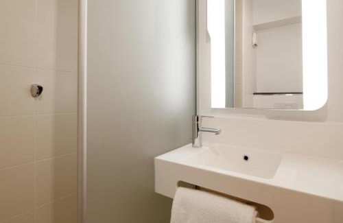 Chemin de l'Ile Hotel | B&B HOTEL NANTERRE Rueil-Malmaison