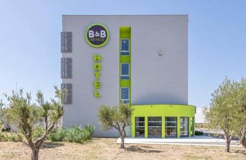 Saint-Martin-de-Crau Hotel | B&B HOTEL Saint-Martin-de-Crau Alpilles Camargue